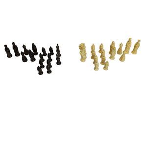 Edwin S Lowe Renaissance Plastic Felt Bottom Chessmen Vintage 32 Pieces